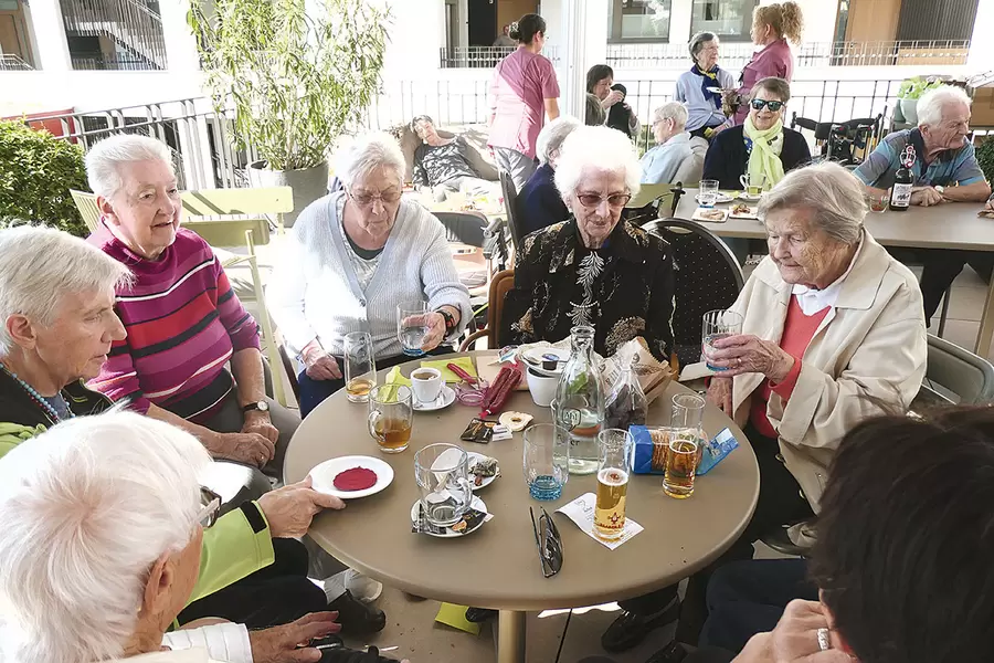 Gemütliche Chilbi-Runde auf der Sonnenterrasse des Restaurants zum Acher.