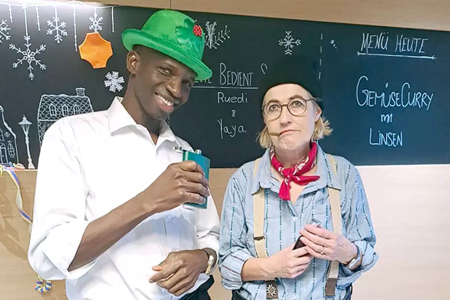 Yaya und Ruedi im Service.