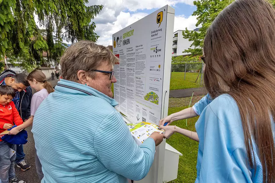 Hilfe! – Entdeckerweg-Flyer abknipsen.