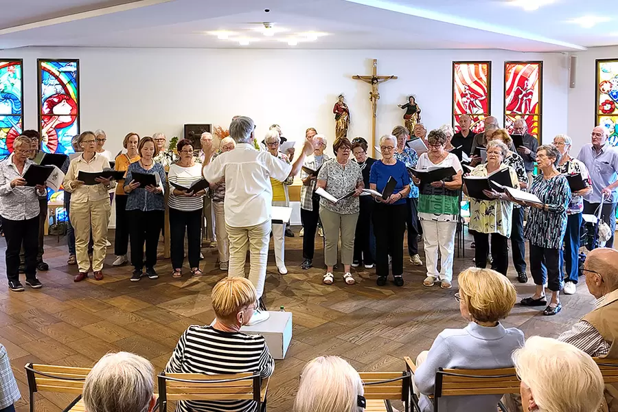 Der Seniorenchor in Aktion.