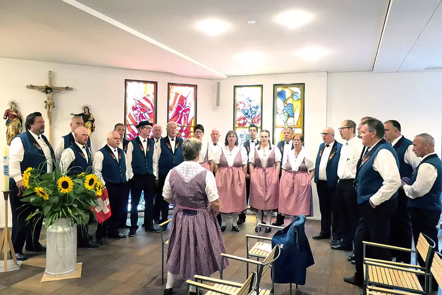 Der Jodlerclub Heimelig Schwyz singt an der Jodlermesse in der Acherhof-Kapelle.