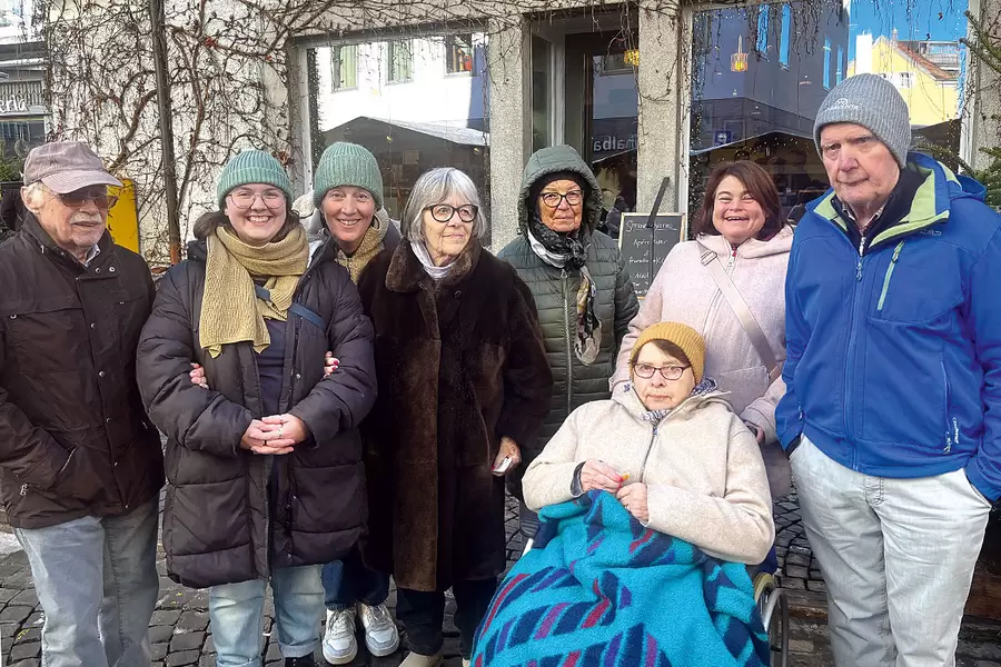 Gruppenbild in den Gassen Einsiedelns.