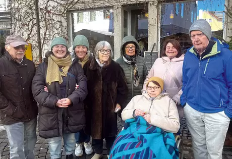Gruppenbild in den Gassen Einsiedelns.
