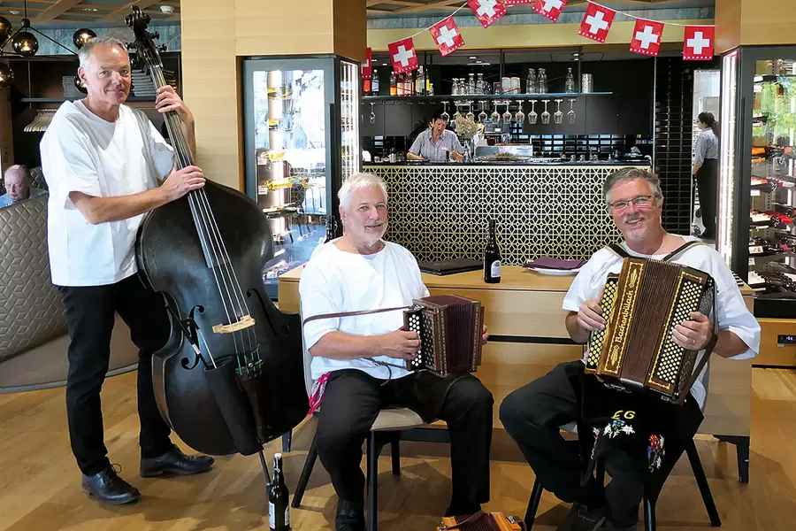 Das Ländlertrio Erwin Gisler, Res Ulrich und Toni Bürgler im Restaurant zum Acher.