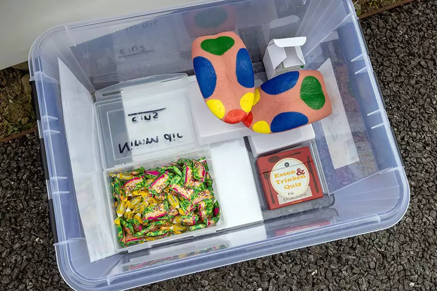 Süss, sauer, salzig, bitter und umami.
