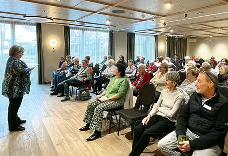 Blanca Imboden liest im sehr gut gefüllten «üse Saal» aus ihrem neuen Roman «Der fünfte Advent» vor.