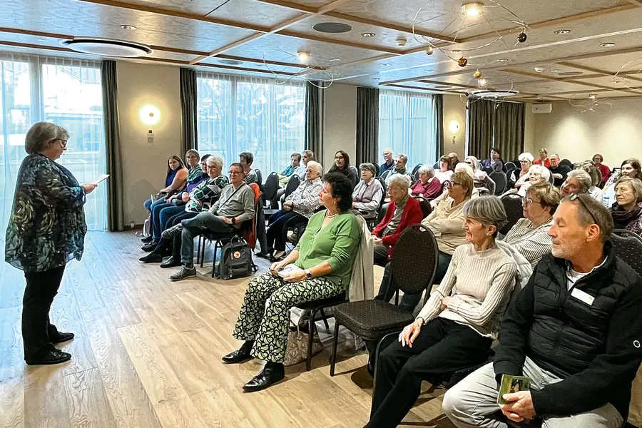 Blanca Imboden liest im sehr gut gefüllten «üse Saal» aus ihrem neuen Roman «Der fünfte Advent» vor.