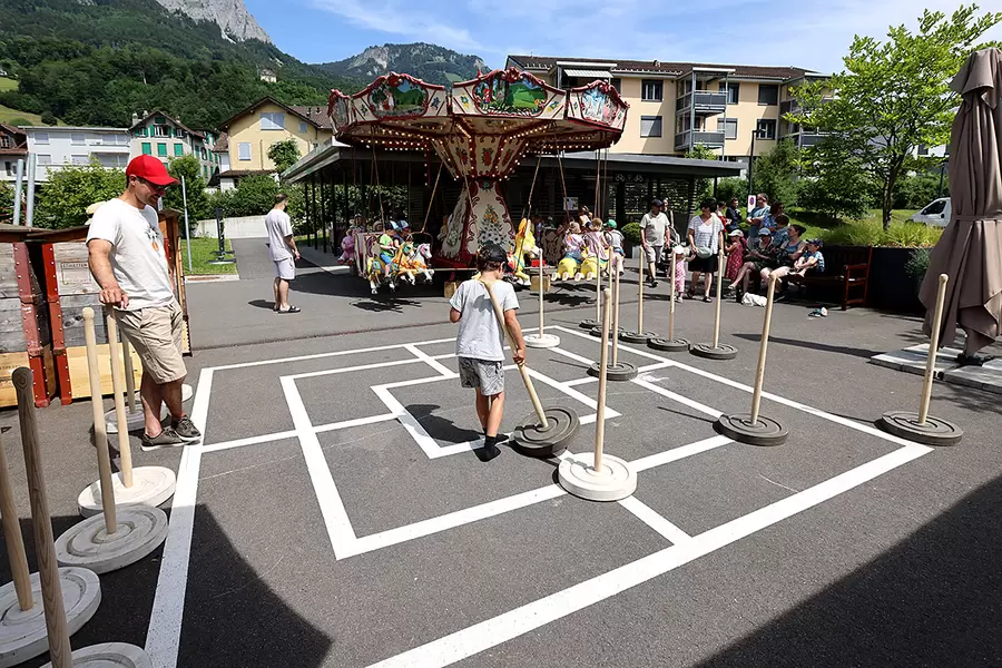 Nünistei auf der Acherhof-Piazza.