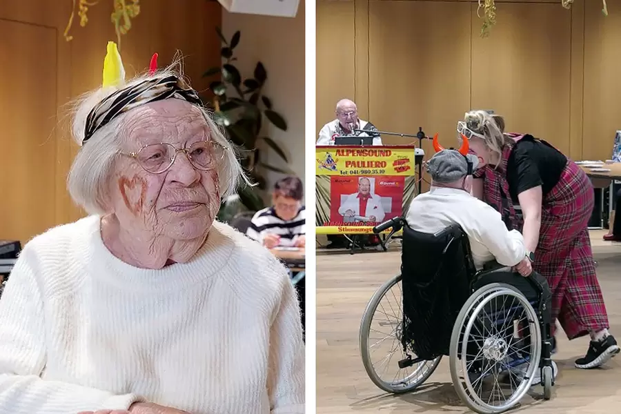 Bewohnerin Käthy Haug mit federgeschmücktem Haupt (l.). Wenn Alpensound Paulinero in die Keyboardtasten greift, tanzt der Bär, bzw. die Aktivierungsmitarbeiterin mit dem Bewohner.