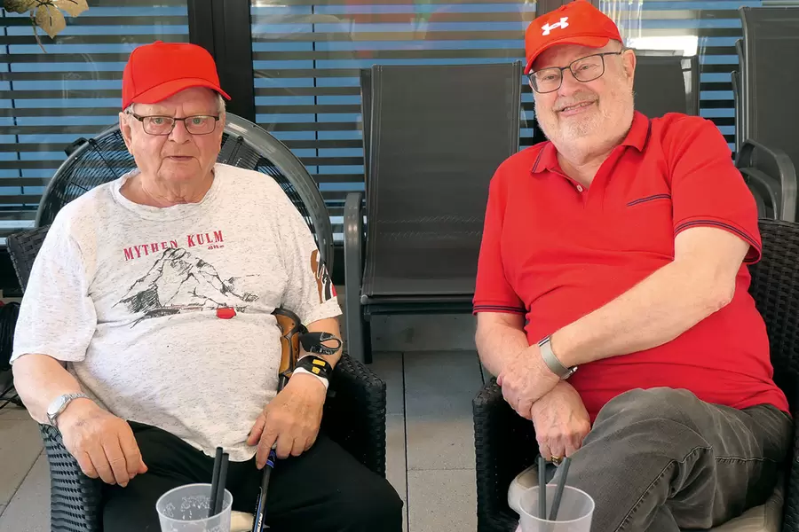önel Kälin (l.) und Lehmann Othmar im Kappen-Partnerlook.