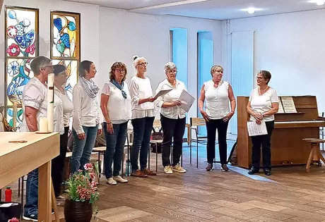 Das Frauenjodelchörli Schwyz in der Acherhof-Kapelle.