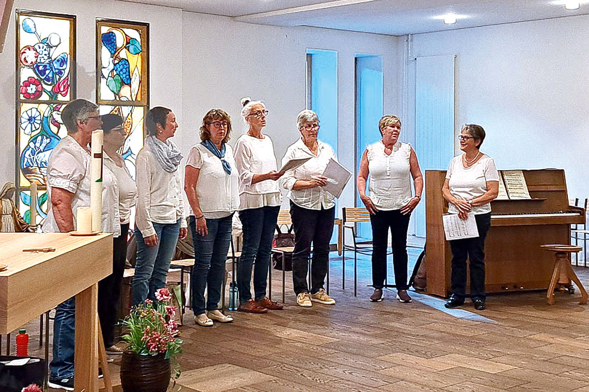 Das Frauenjodelchörli Schwyz in der Acherhof-Kapelle.